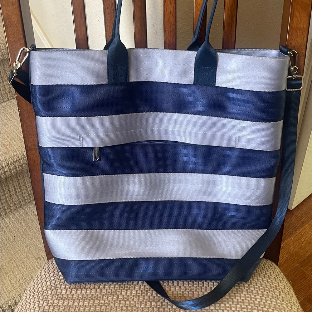 Harveys seatbelt navy/denim streamline tote